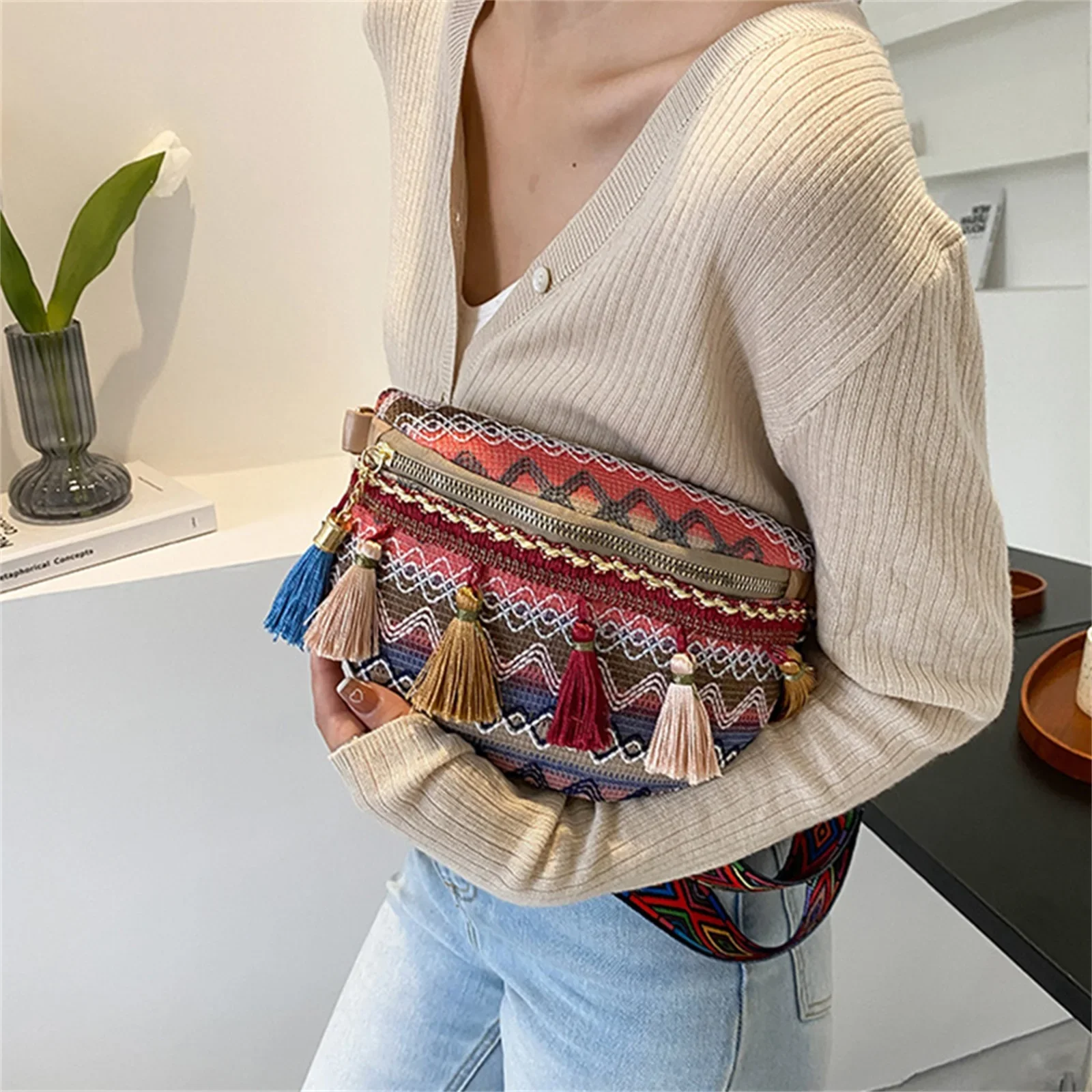 

2023 Folk Style Women Waist Bags Variegated Color Fanny Pack with Fringe Decor