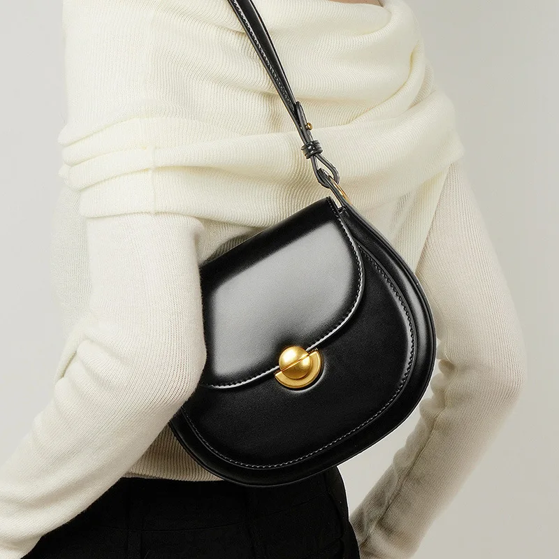 Niche high-grade fashion leather underarm saddle bag locking commuter French cowhide crossbody bag women's small bag