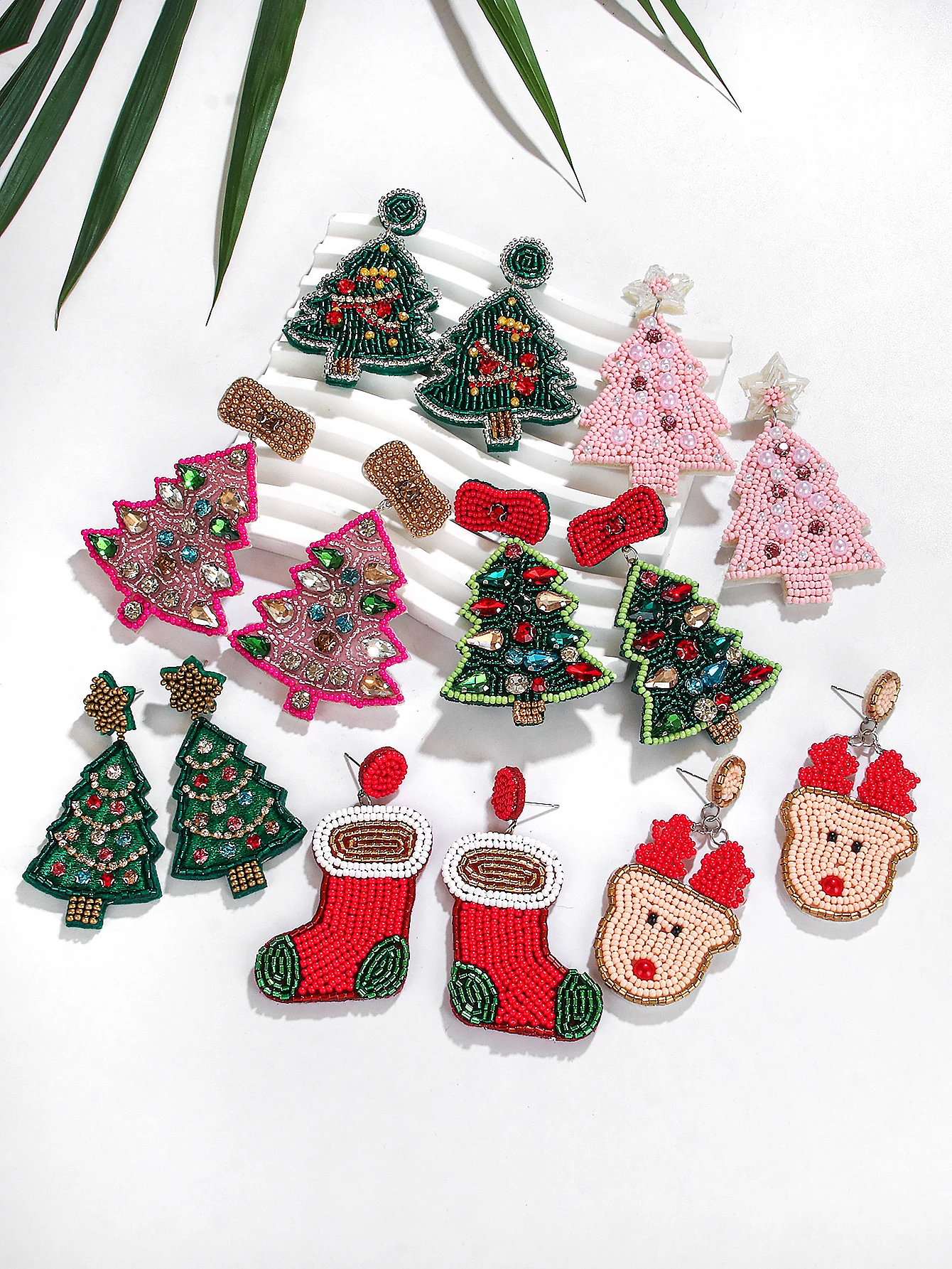 WELBACK Christmas Tree Beaded Earrings for Women Christmas Deer Sock Bowie Tree Snowman Dangling Earrings Holiday Jewelry Gift