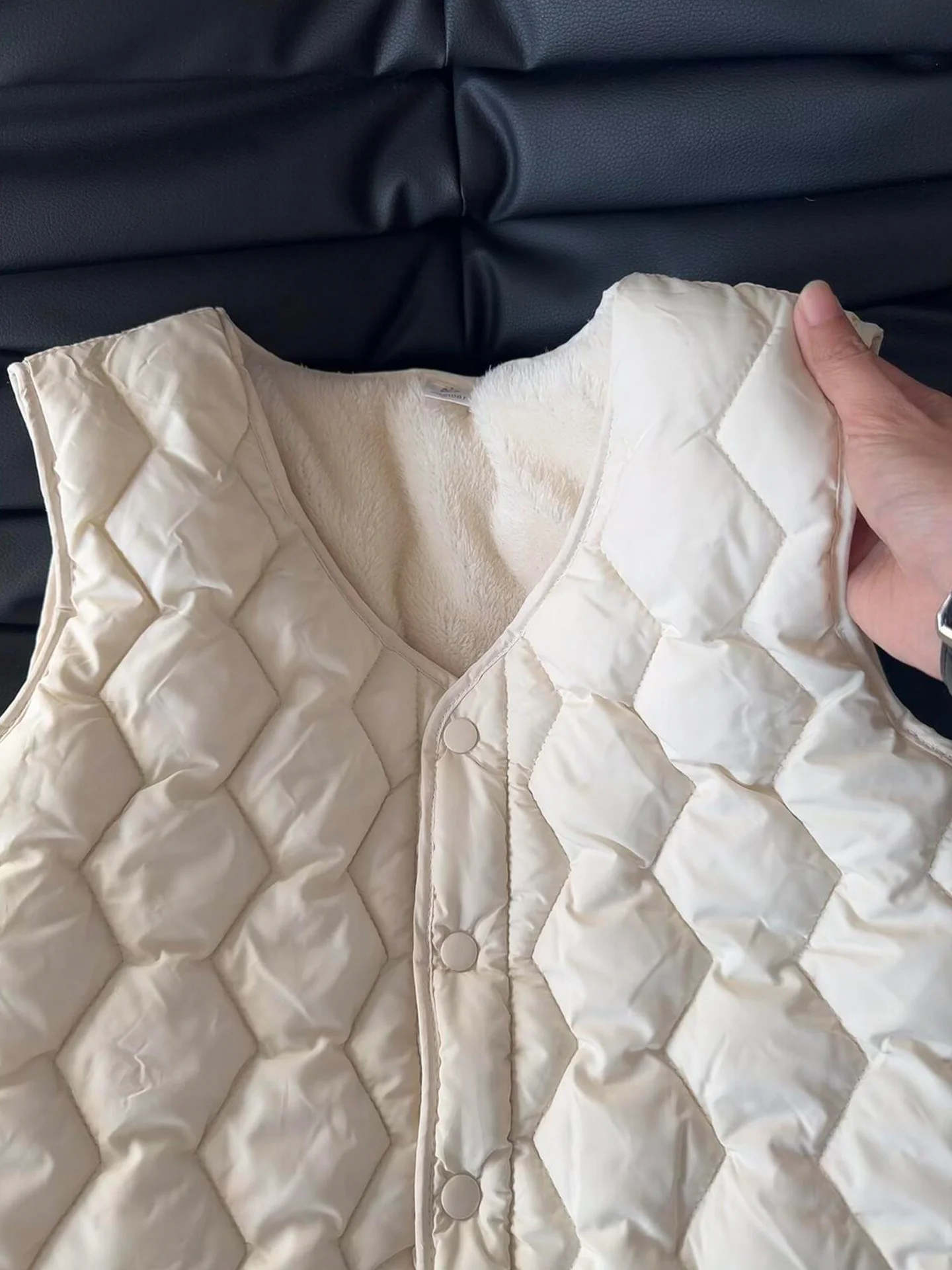 Chaleur couleur Pure Svel gilet superposition vêtements intérieurs coréen Sle 2025 hiver Faion trajet v-ne bouton unique poète Art