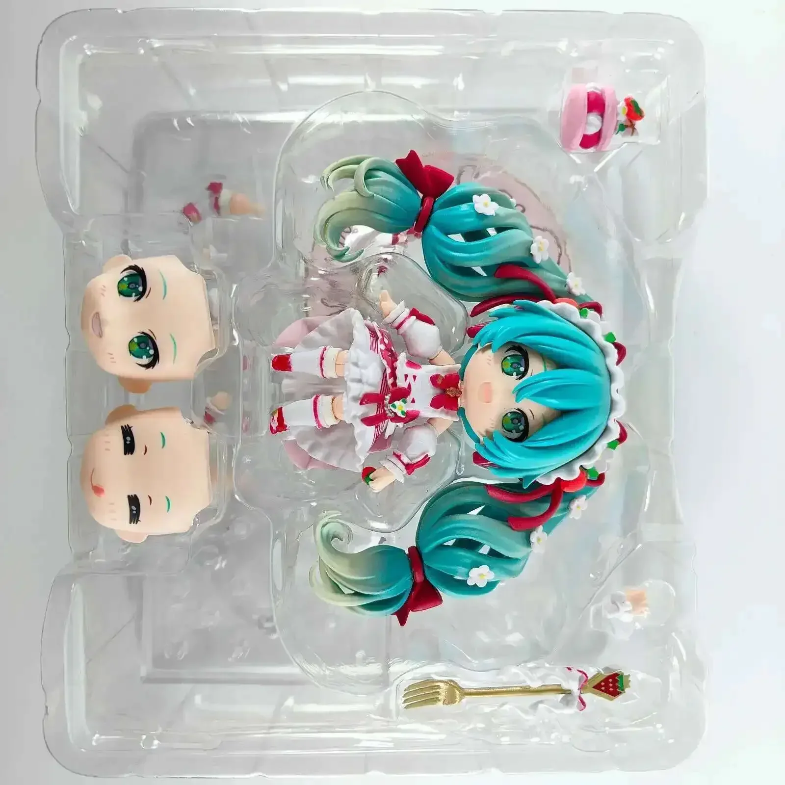 # 1939 Hatsune Miku Anime Figure 15th Anniversary Strawberry Miku Action Figure Collection Modello Doll Toys Regalo