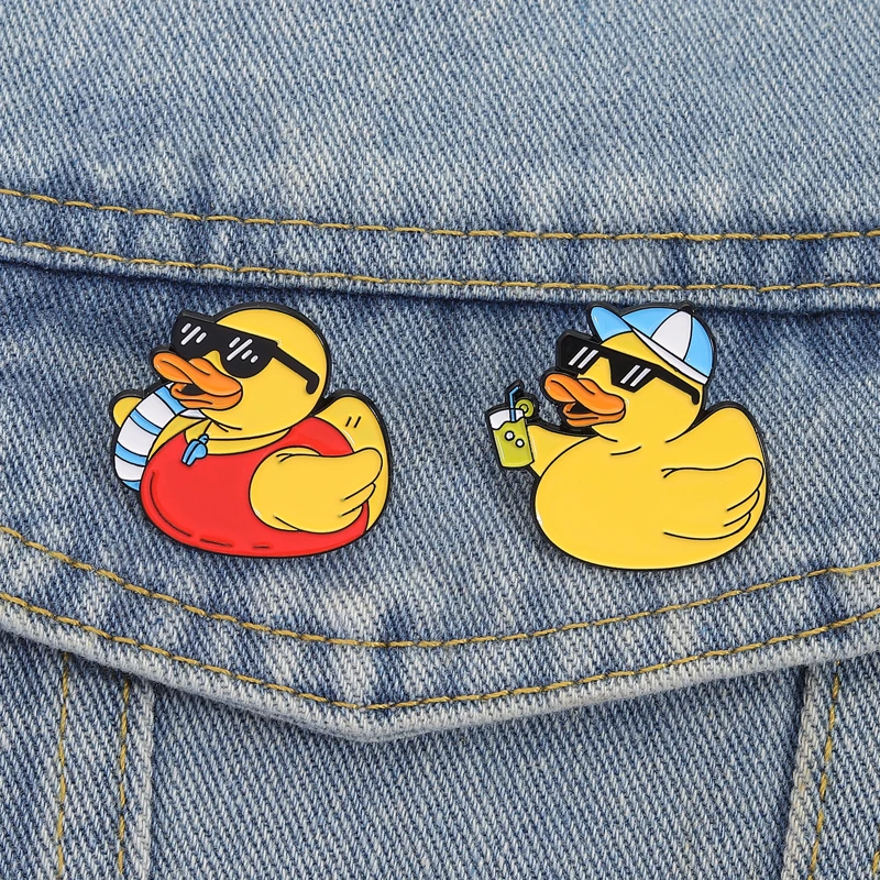 Lindos patitos vacaciones alfileres esmaltados pato verano Vibe océano playa broches insignias de solapa dibujos animados Animal joyería regalo para amigos