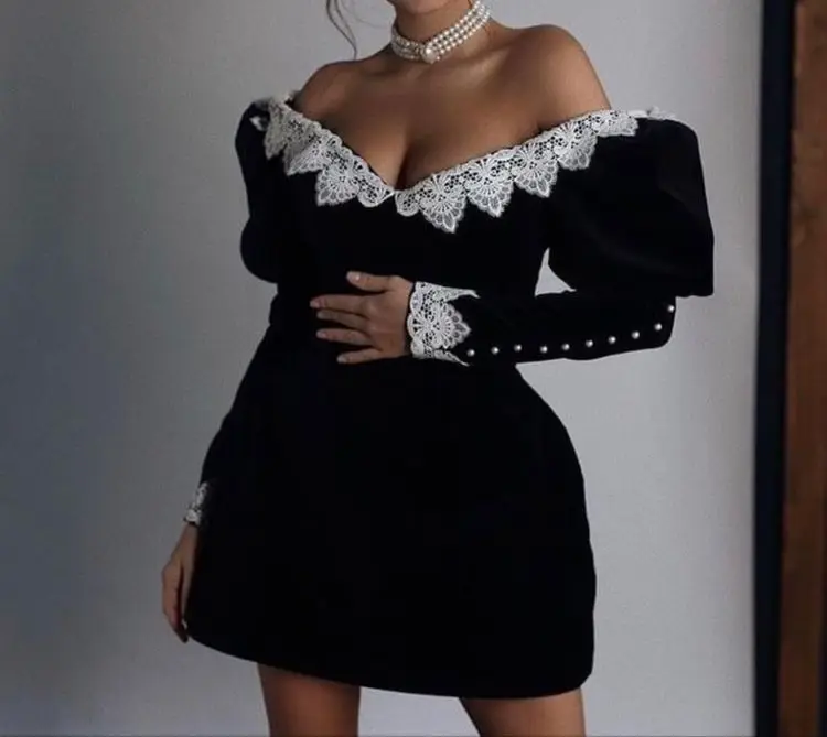 Eleganti abiti da ballo corti in velluto nero con pizzo bianco al largo della spalla Mini lunghezza abito da donna per occasioni formali