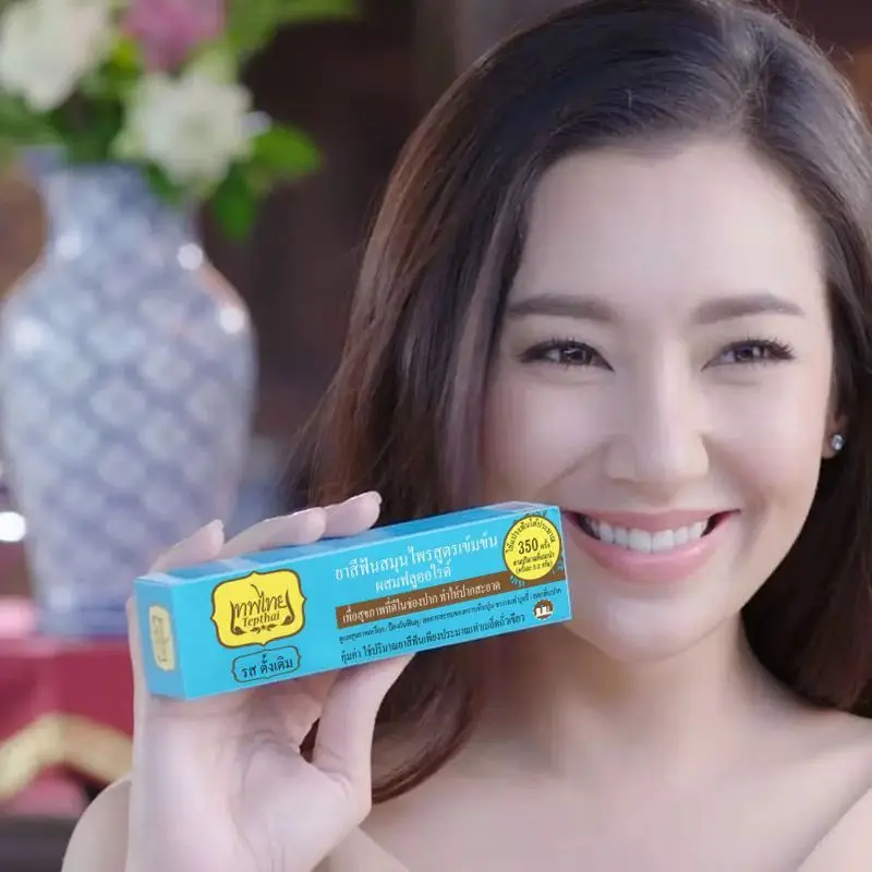 

Тайское травяное средство Tepthai для поддержания здоровья полости рта, удаления зубного камня и пятен, освежения дыхания, с мятой, 70 г, флакон.