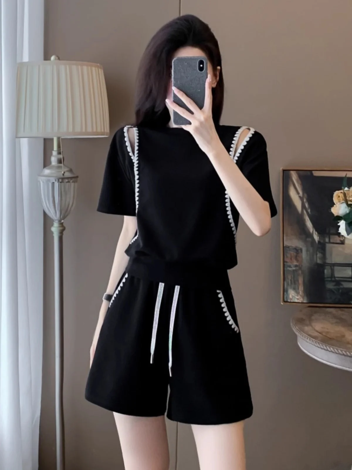 

Summer New Style Casual Sportswear Set for Women Short Sleeve Black Top And Shorts Two Piece Set Comfortable Fashionable