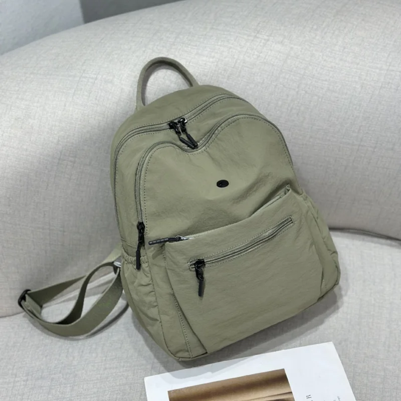 

2025Простой легкий рюкзак из нейлоновой ткани с несколькими карманами, практичный рюкзак для ежедневных поездок на работу и путешествий