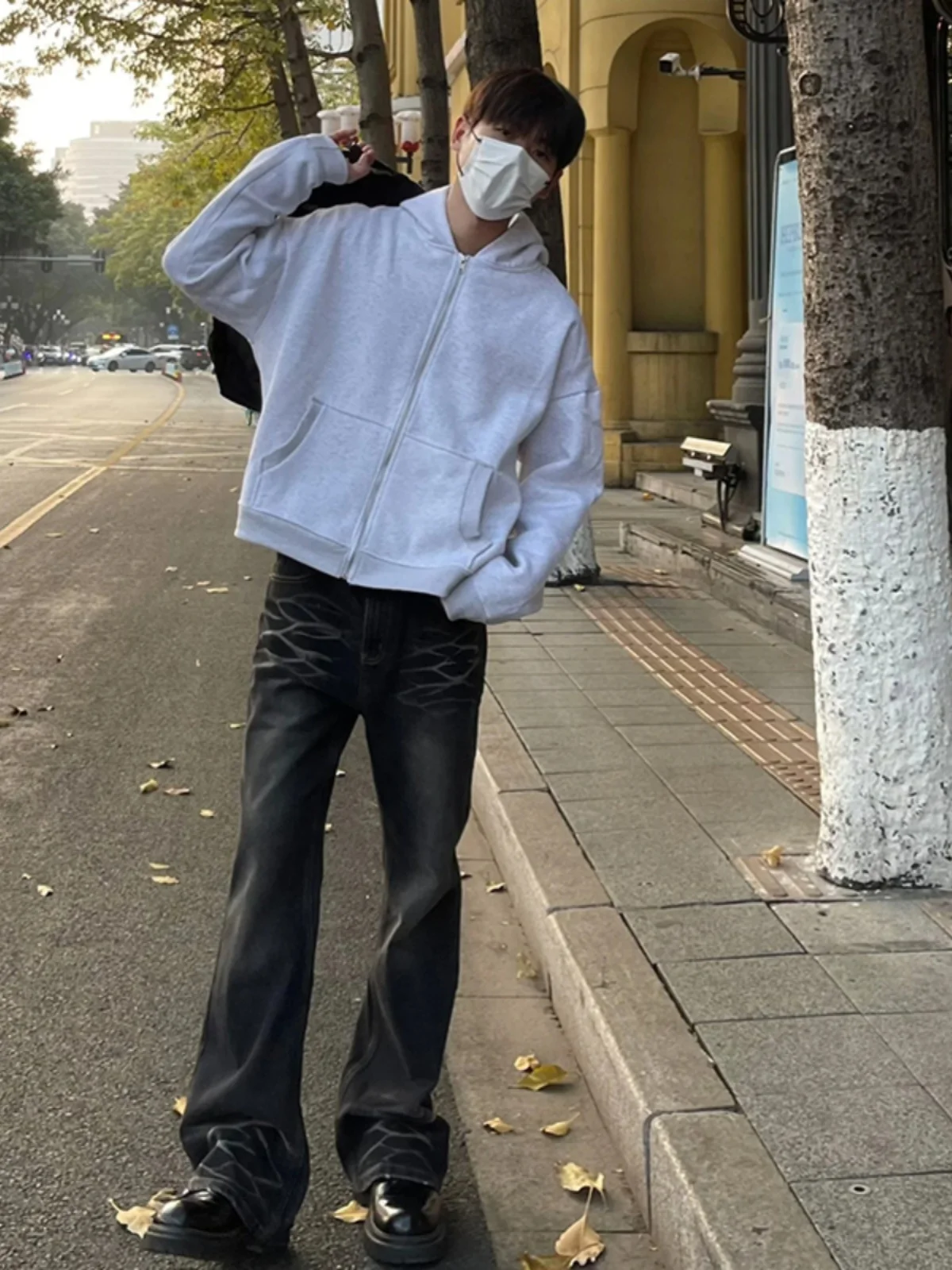 

Мужские джинсы черного цвета с эффектом потертости, весенне-осенний стиль, американский уличный стиль, облегающие, удлиняющие ноги, эффектные, расклешенные от низа