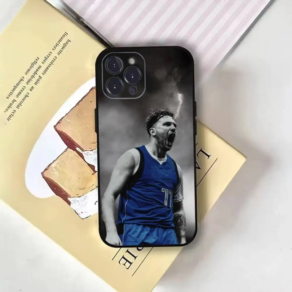 حافظة هاتف Luka Doncic لكرة السلة لهاتف iPhone16,15,14,13,12,11 Plus,Pro Max,XS,X,XR,SE,Mini,8,7,Soft Black Cover