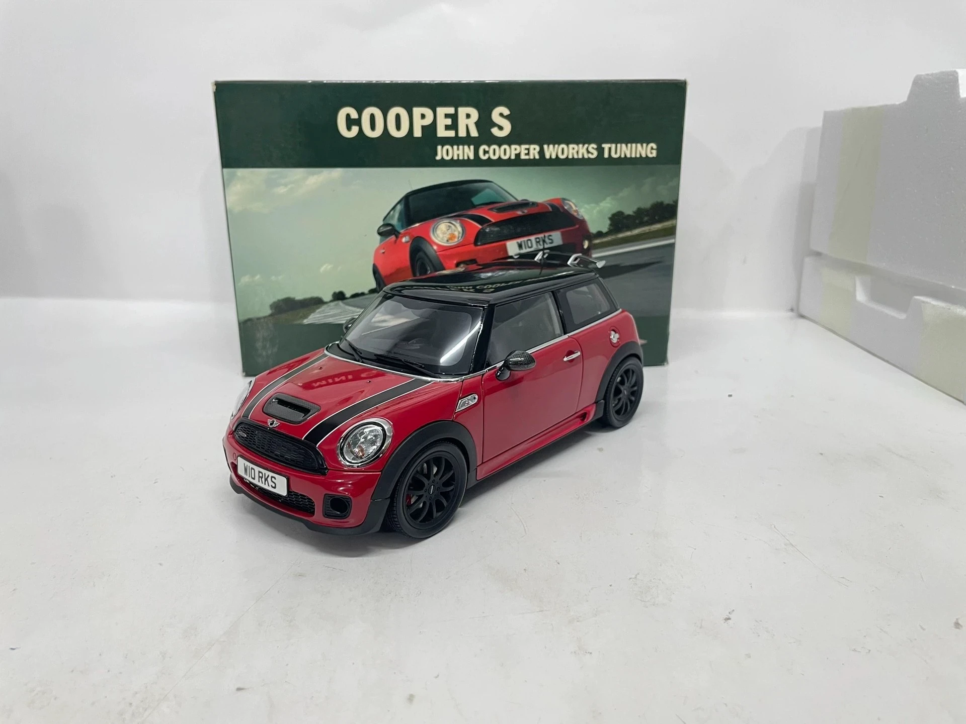 

Kyosho 1:18 Cooper S JCW Red Simulation Limited Edition Alloy Metal Static Car Model Toy Gift