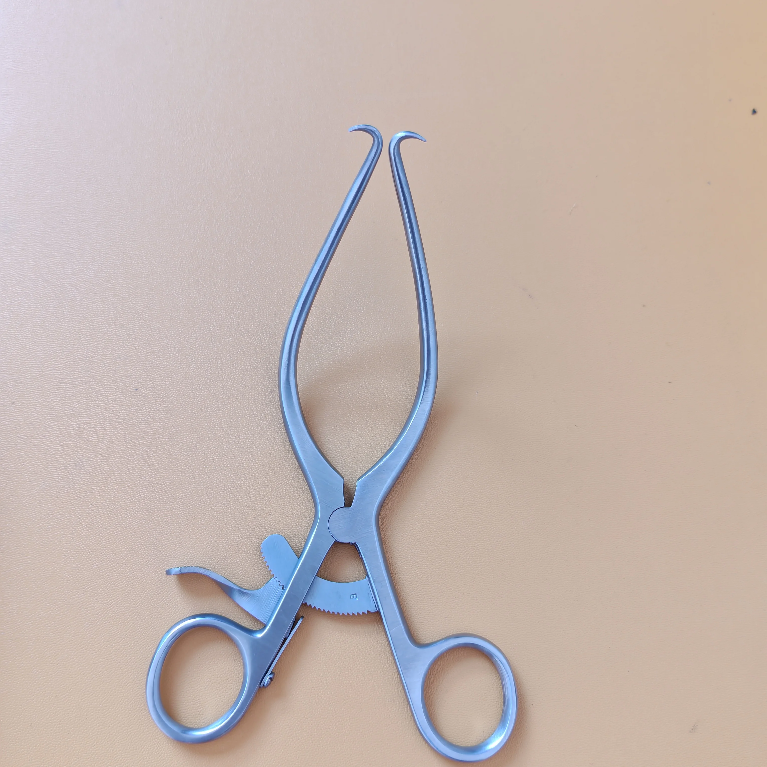 

Single hook Retractor Stainless Steel Self-Retaining Retractor orthopedics Veterinary Surgical Instruments