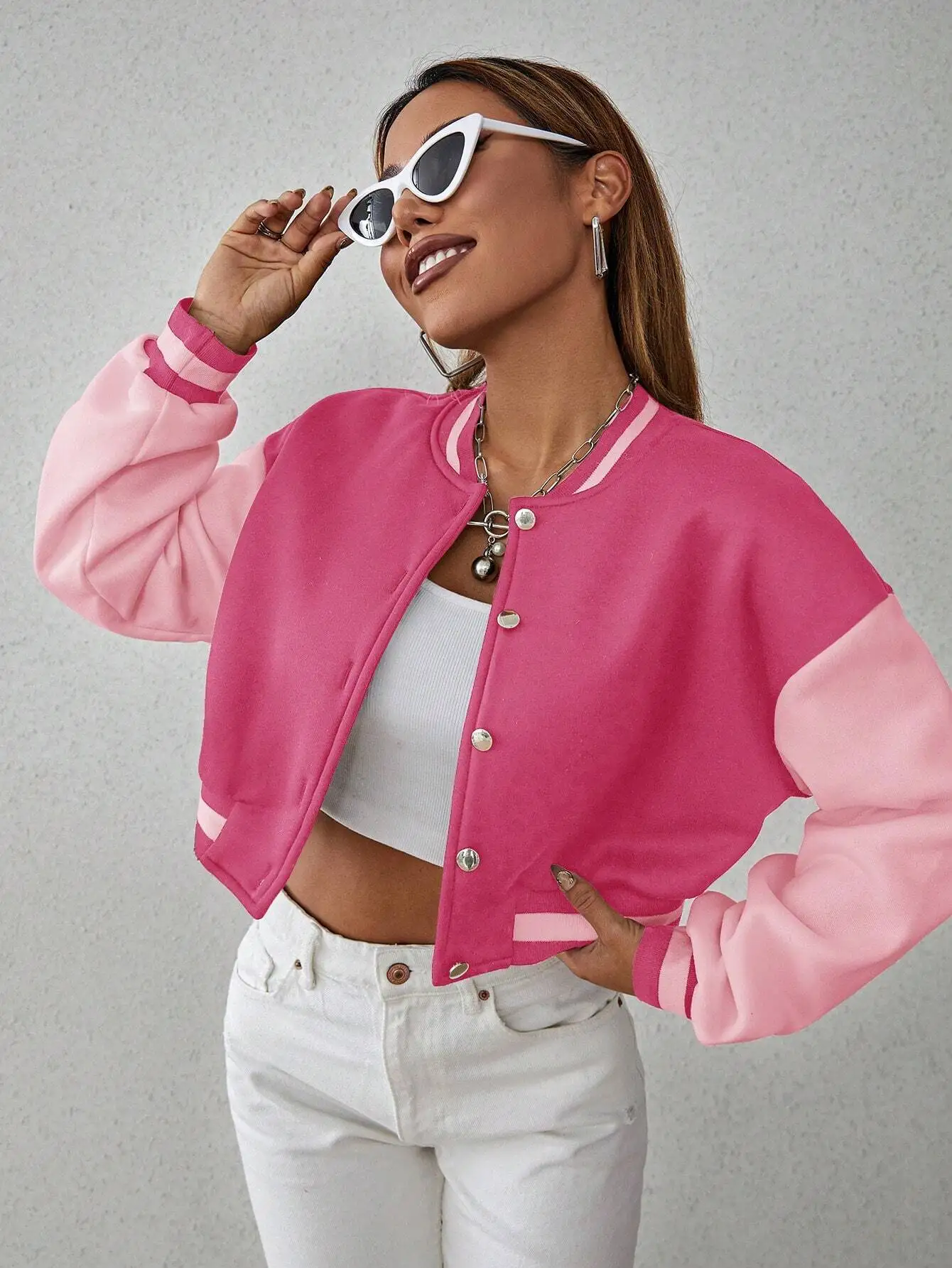 

Куртка с заниженной линией плеча, двухцветная, в студенческом стиле