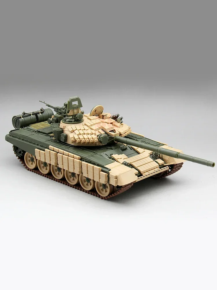 Amusing Hobby assembled tank model kit 35A063Ukraine T-72AV Main Battle Tank 1/35