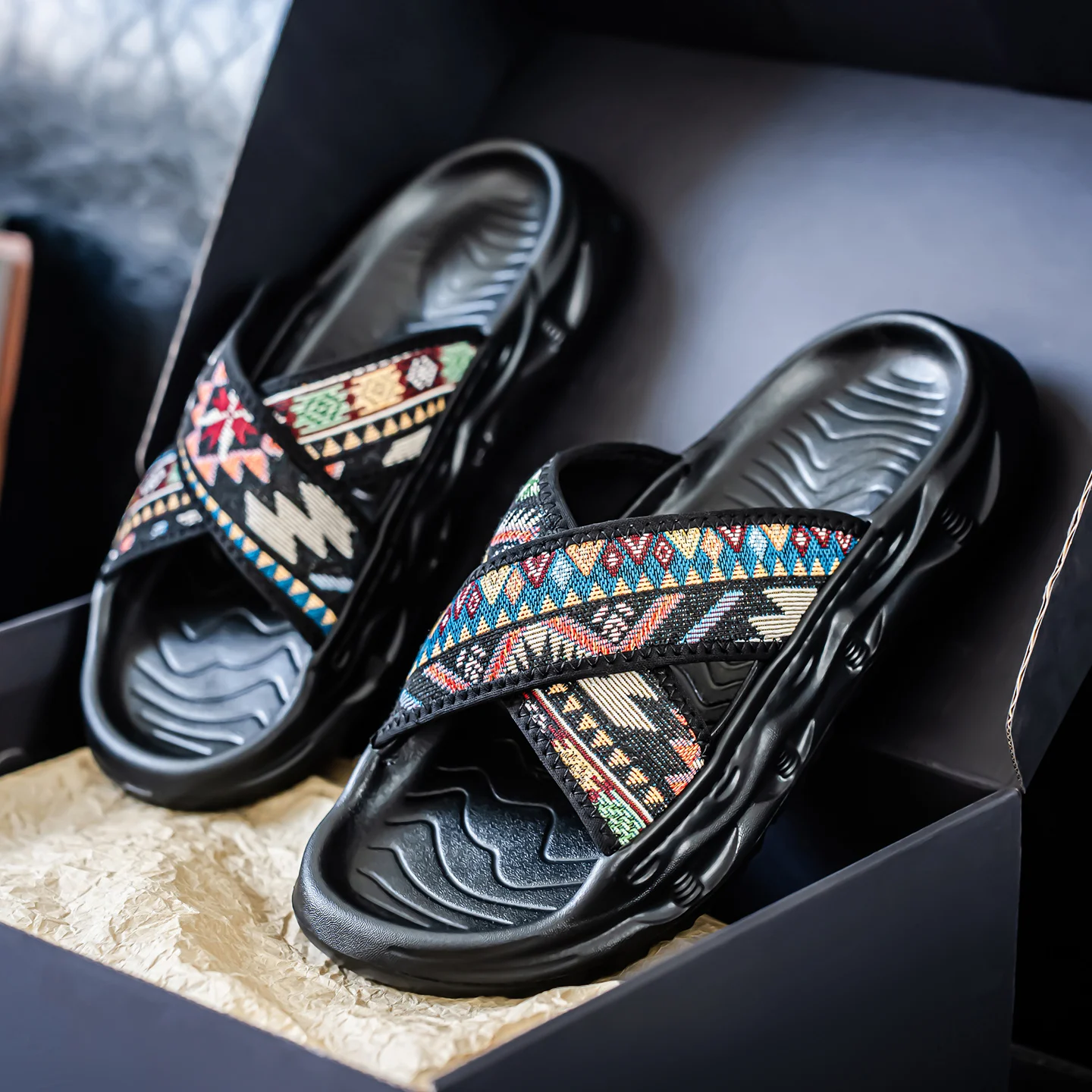 

Мужские легкие модные тапочки, новые летние удобные нескользящие уличные повседневные тапочки с мягкой подошвой, молодежные спортивные прогулочные тапочки в стиле Джокер