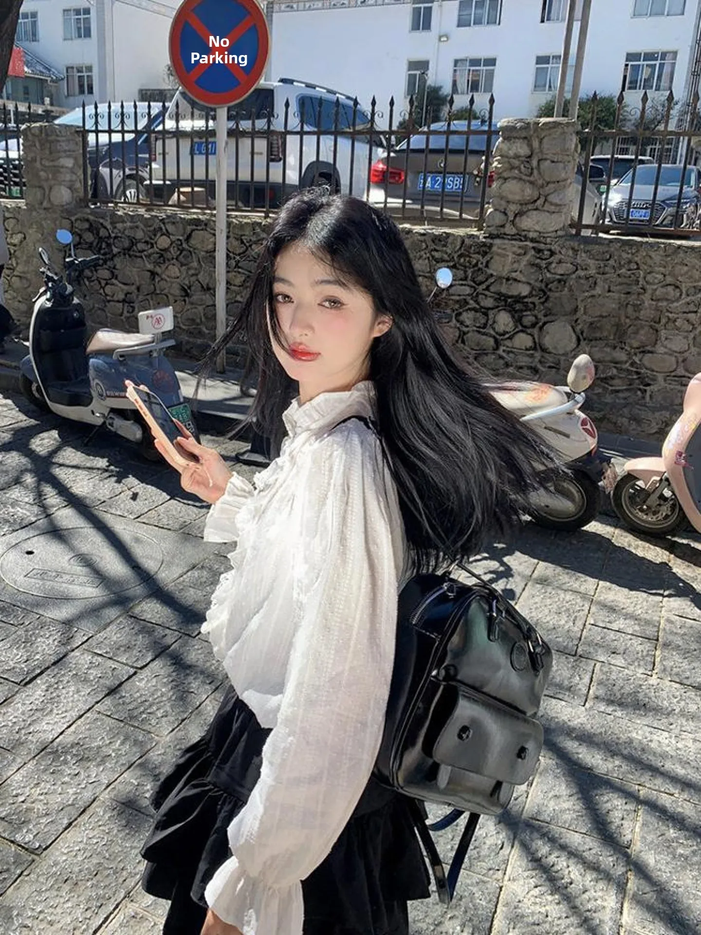 

Spring 2026 Chic Korean Sle Pearl Button Loose Long Sve Women's irt Wooden Design Casual Faion White Casual irt