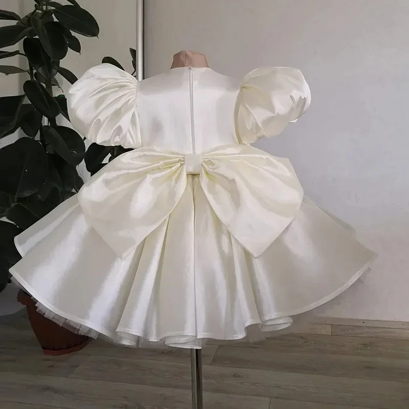Customized Ivory Flower Girl Dresses For Wedding Knee Length Satin Puffy Simple Toddler Formal Events First Communion Ball Gown
