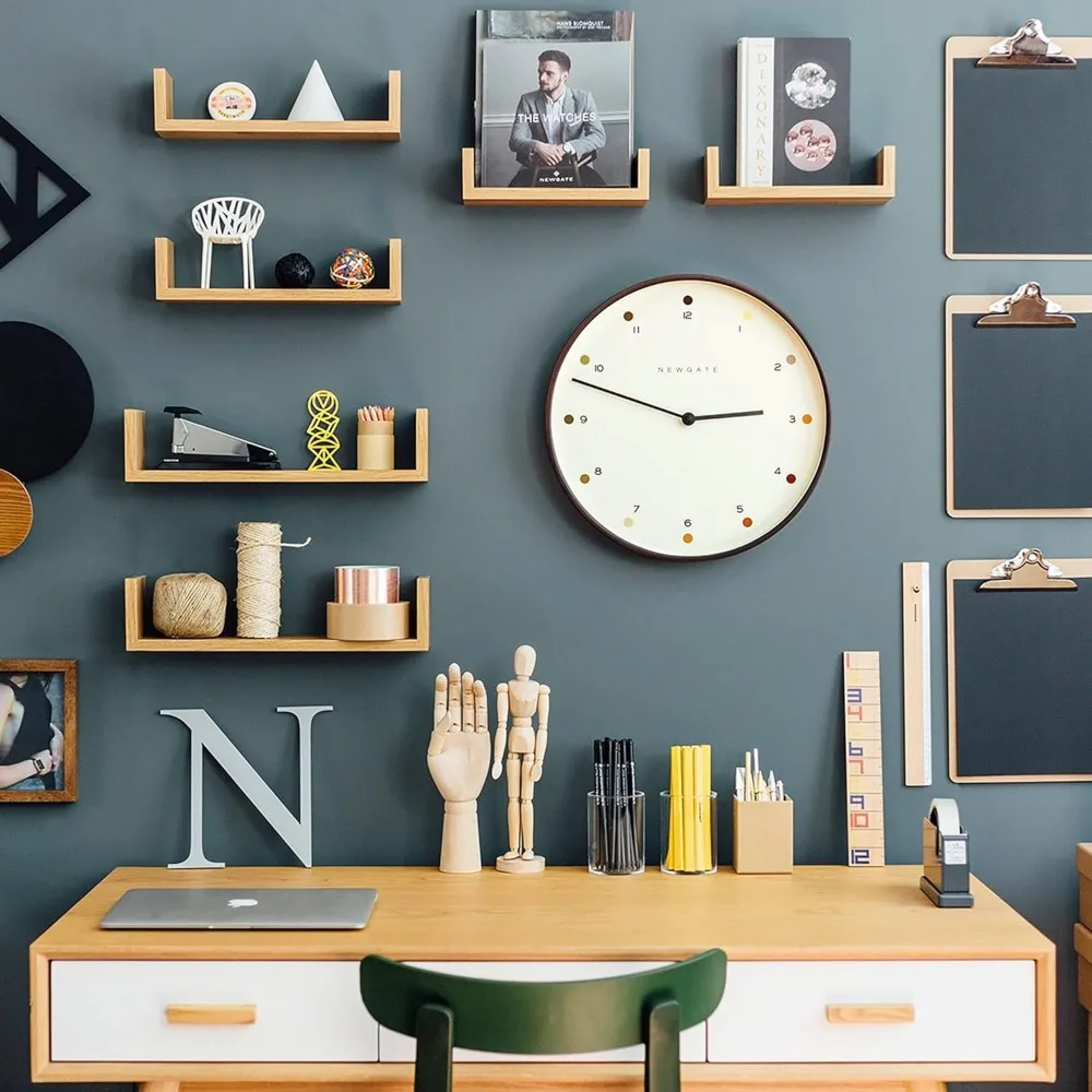 Grande orologio da parete in compensato in stile scandinavo |   Struttura in legno scuro da 40 cm con quadrante a pois di design |   Moderno e minimalista