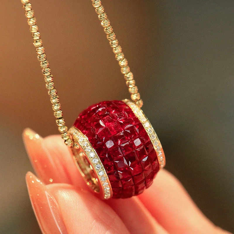 LUOWEND 100% 18K Yellow Gold Pendant Luxury Elegant Style Shiny Diamond Natural Ruby Necklace Pendant for Women Fine Jewelry