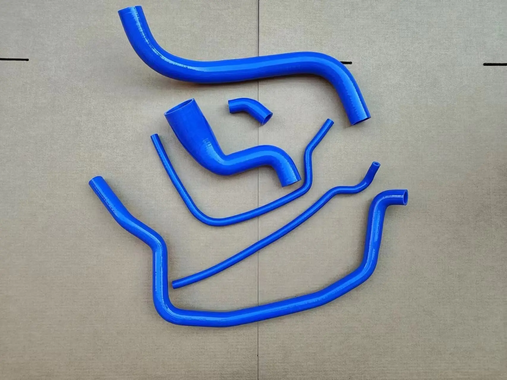 

Для Porsche 944 2,5 л 8 В без турбо 1986-1988 силиконовый шланг охлаждающей жидкости радиатора 94410623707 94410623902 95110624901 94410624502