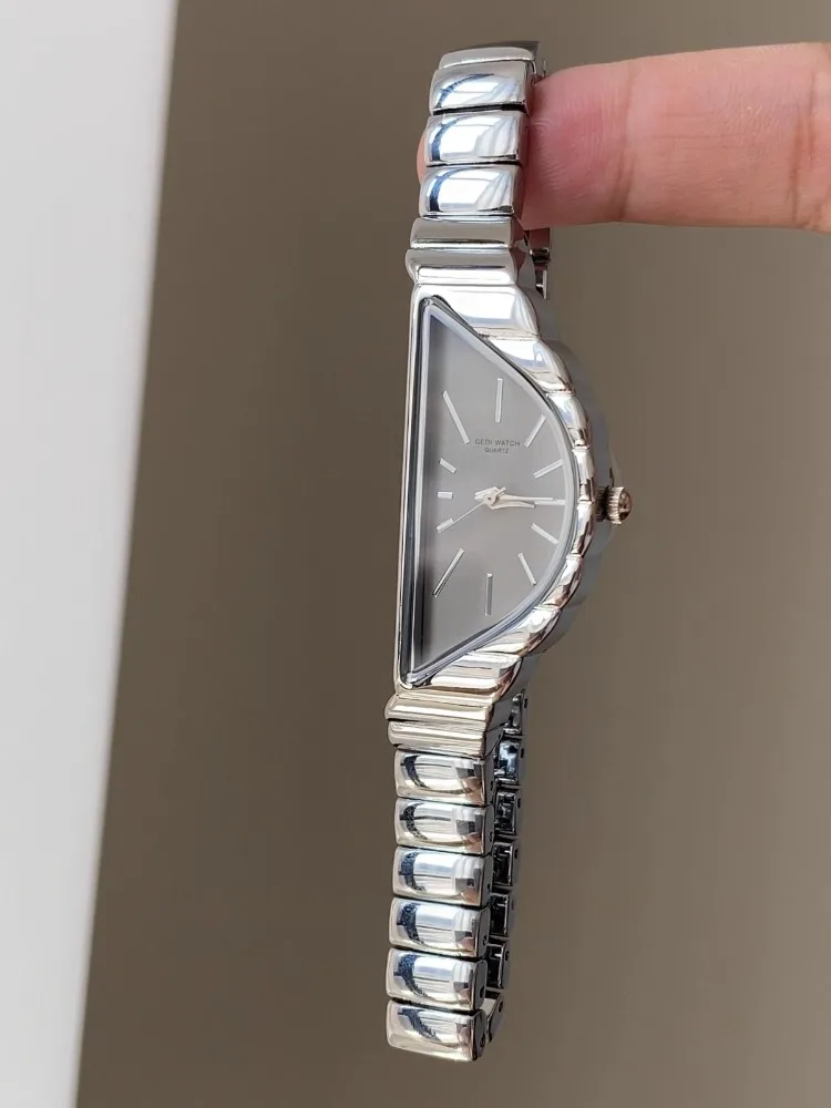Ladies Watch Silver Half-moon Plate Fashion Niche Design Sense Personality Temperament Versatile Women's Quartz Watch