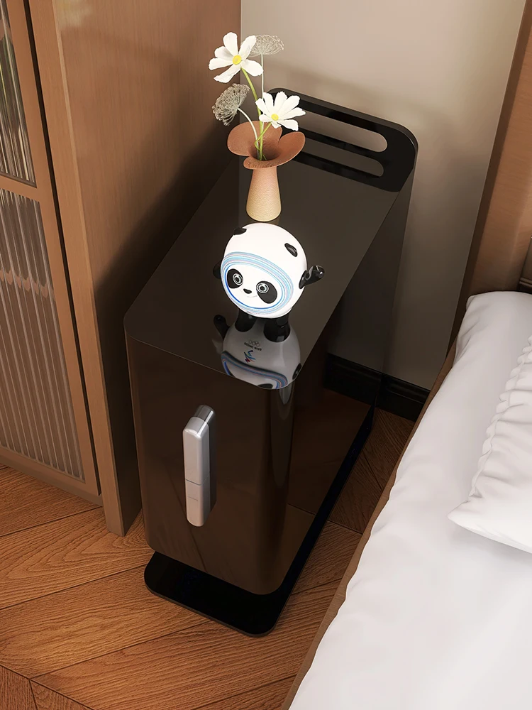 طاولات جانبية راقية وبسيطة لتخزين غرف النوم الرئيسية، وخياطة جميلة، وزوايا ضيقة، وغرف نوم منزلية صغيرة