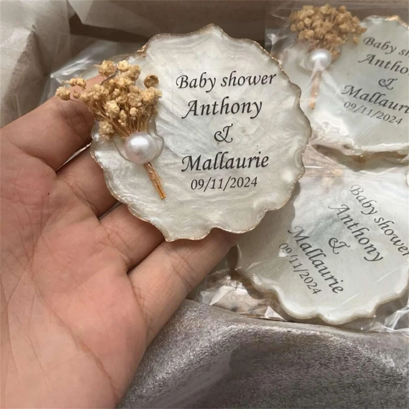 

Персонализированный магнит, эпоксидный магнит, подарок на помолвку, сувениры для свадебного душа, магнит из сушеных цветов для гостей, свадебные подарки, Weddi