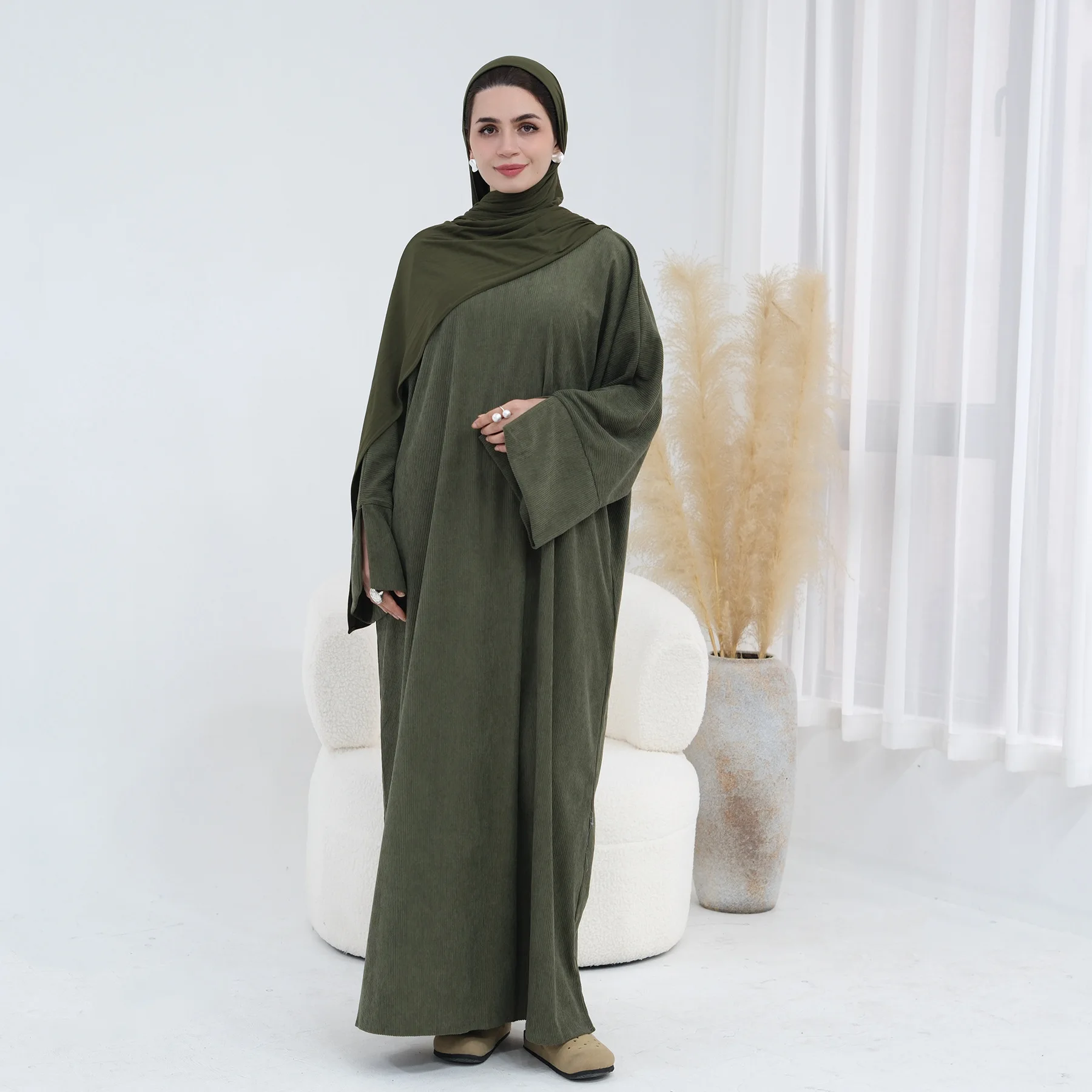 

Winter Corduroy Abaya Dubai Muslim Long Dress Thicked Closed Abayas for Women Islamic Clothes Kaftan Marocain Femme Robe Casual