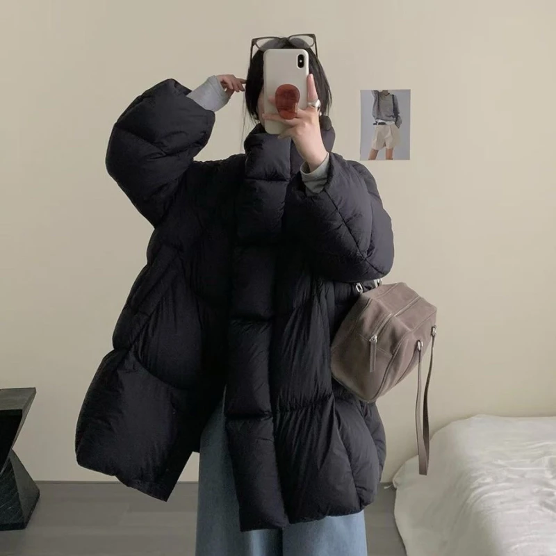 เสื้อโค้ทผ้าฝ้ายทรงยาวปานกลางสำหรับผู้หญิง ฤดูใบไม้ร่วง-ฤดูหนาว 2025 แฟชั่นใหม่ ทรงหลวม สไตล์ลำลอง แจ็คเก็ตผ้าฝ้าย คอตั้ง สีพื้น เสื้อคลุมตัวนอกสำหรับผู้หญิง