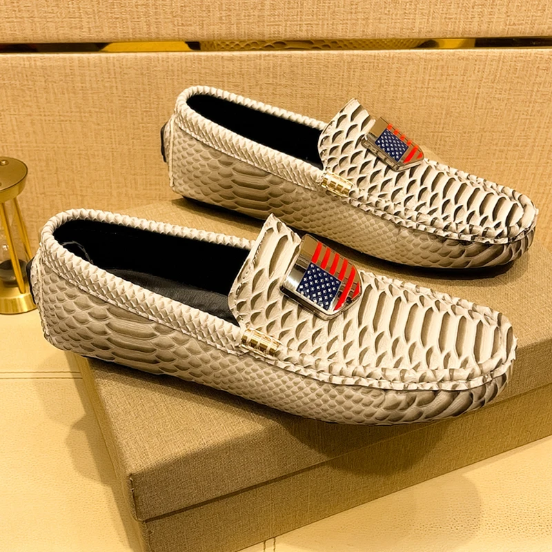 Luxury New Fashion Designer Patent Leather Shoes Men American Flag Metal Button Loafers Wedding Dress Prom Formal Footwear