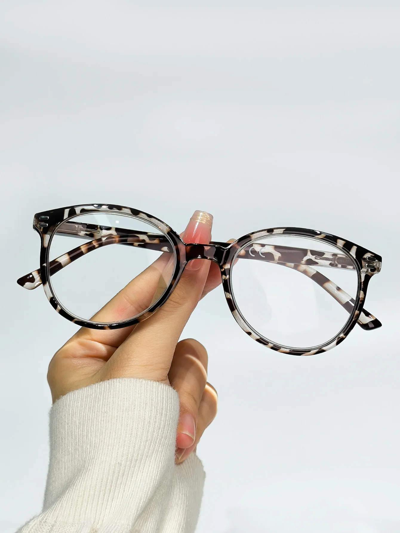 Presbyopia Reading Glasses, HD Blue Light Blocking Lenses Light Frame Relieve Eye Strain Elderly Daily Reading Unisex