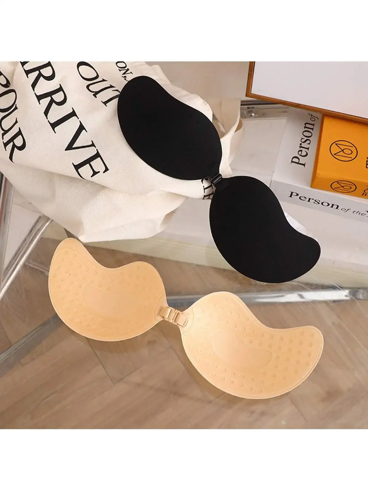 زوج واحد من حمالة صدر غير مرئية من السيليكون لكوب المانجو للنساء مع ملابس داخلية مجمعة رفيعة