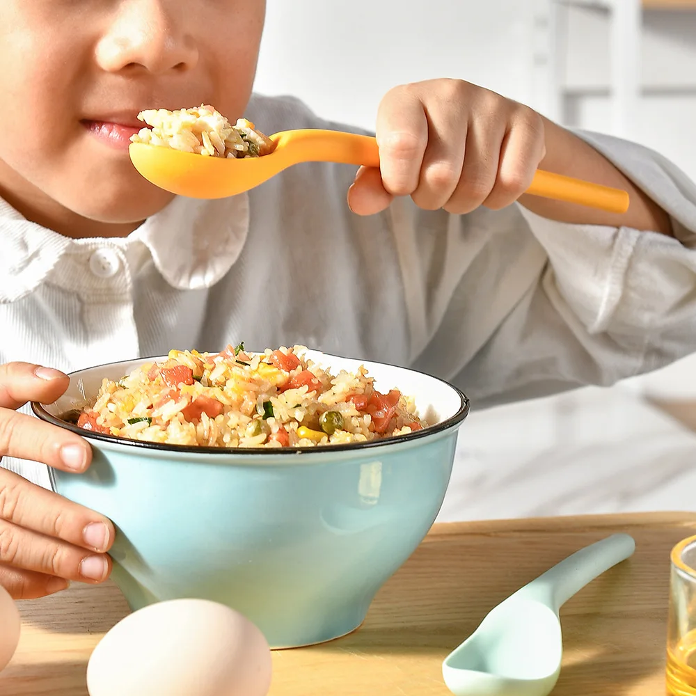 Silicone spoon small spoon integrated salad spoon mixing spoon kitchen tableware spoon small spoon.