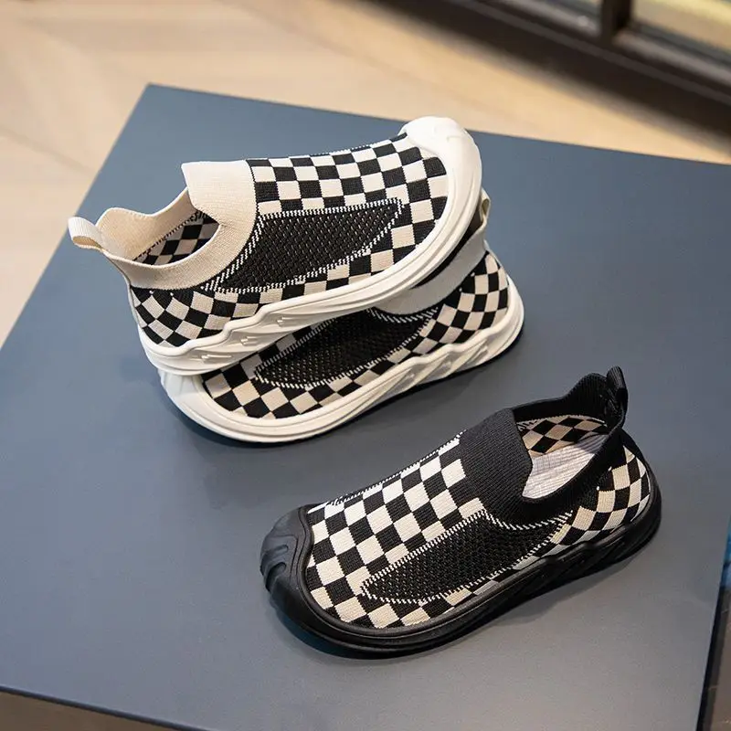

Kids Boys Running Shoes Breathable Mesh Slip-On Sneakers Non Slip Soft Sole Sports Shoes for Big Kids Spring Autumn