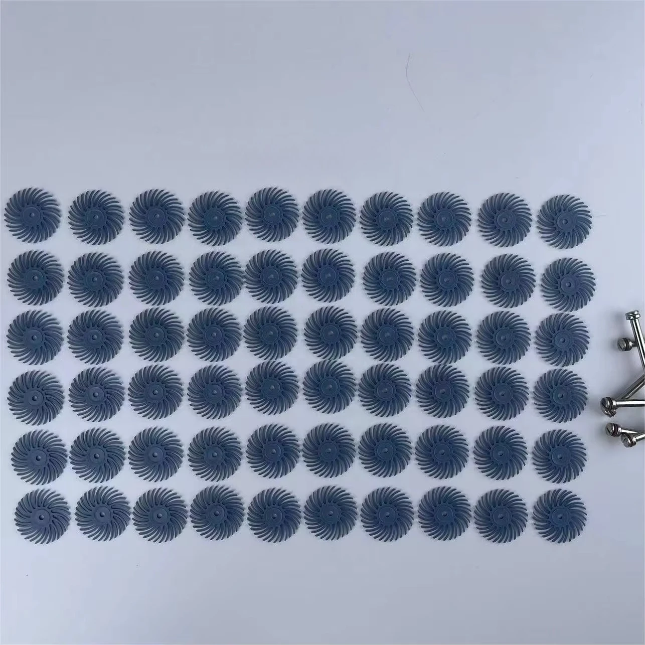 Altura 60 piezas 3/4 pulgadas disco de cerdas radiales 3mm mango OBM herramienta rotativa personalizable joyería madera Metal pulido Kit de cepillo de fregado