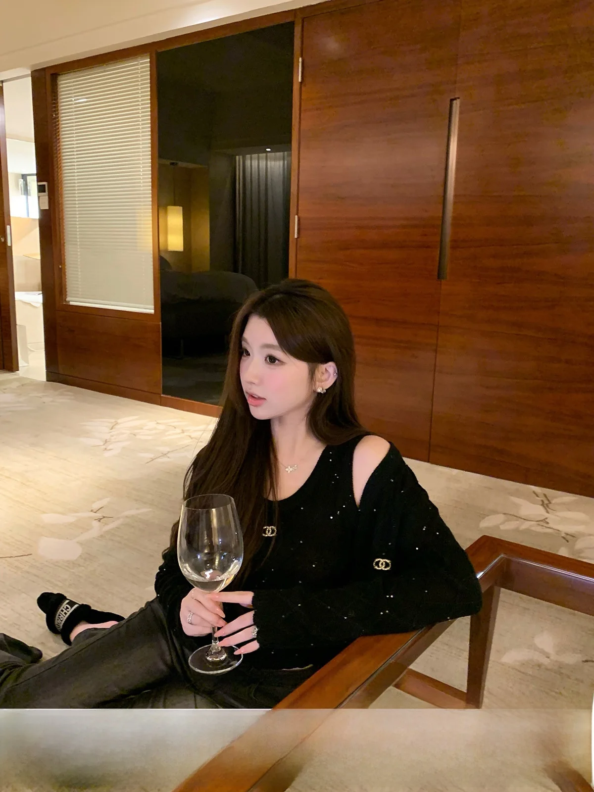 

YOLI Zhang Yuli Повседневный черный свитер, женский свободный вязаный кардиган для работы, осенний универсальный топ из высококачественного волокна