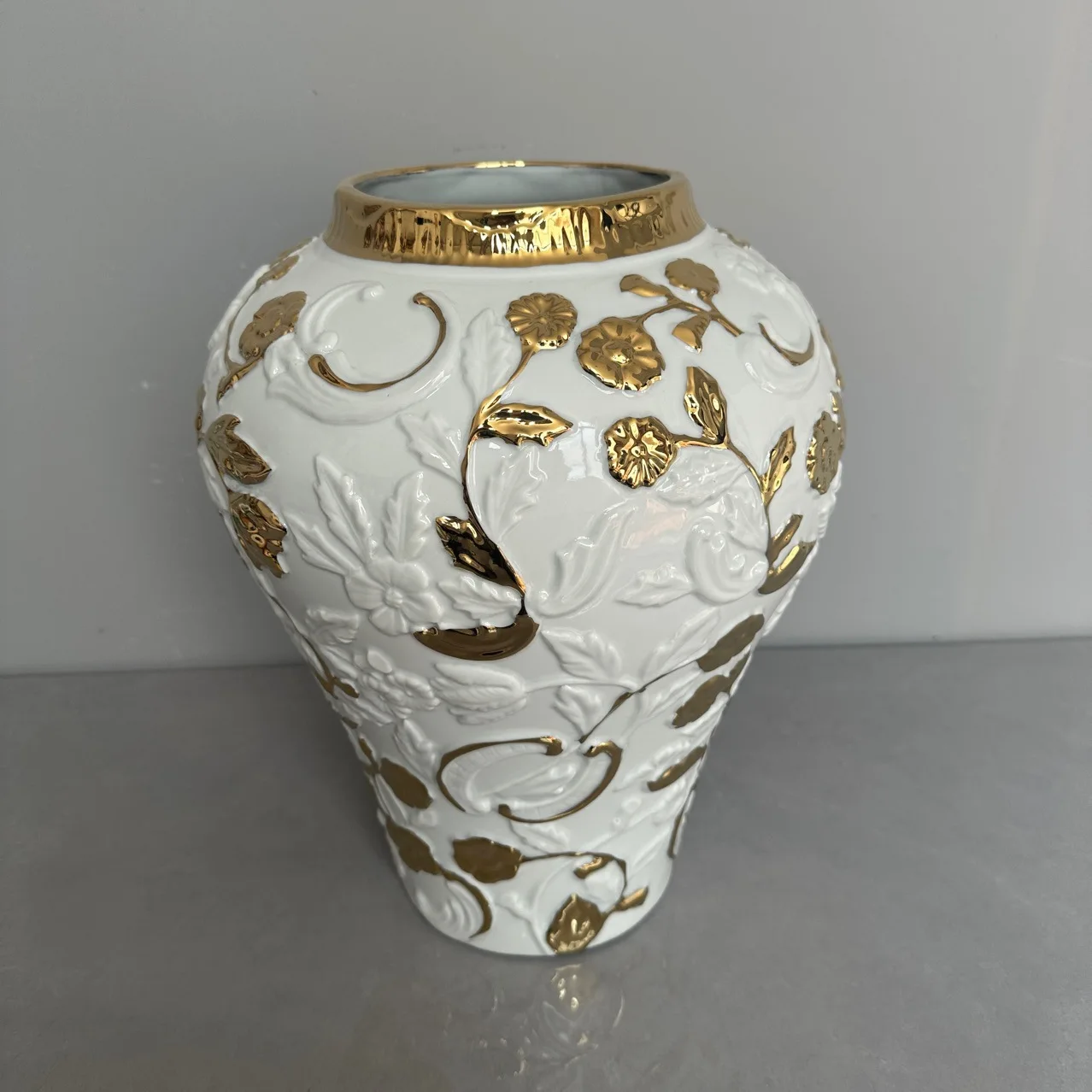 Light luxury European texture home decoration ornament ceramic general jar modern vase living room soft decoration porcelain
