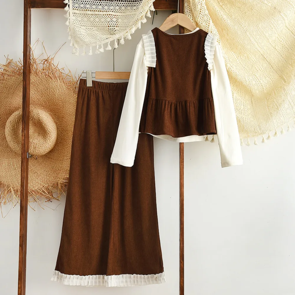 النسخة الكورية أزياء الخريف جديد الرجعية الفتيات ملابس طويلة الأكمام تي شيرت أعلى + القهوة الملونة سترة + السراويل ثلاث قطع مجموعة