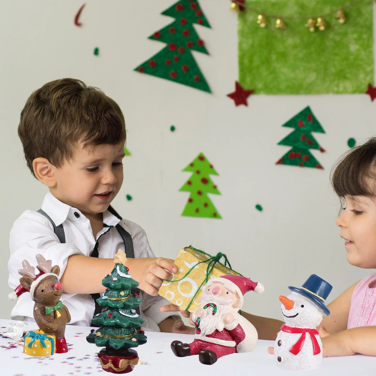 

4Pcs Resin Micro Garden Christmas Ornaments Miniature Landscape Crafts Indoor Outdoor Decorative Crafts Santa Snowman Monkey