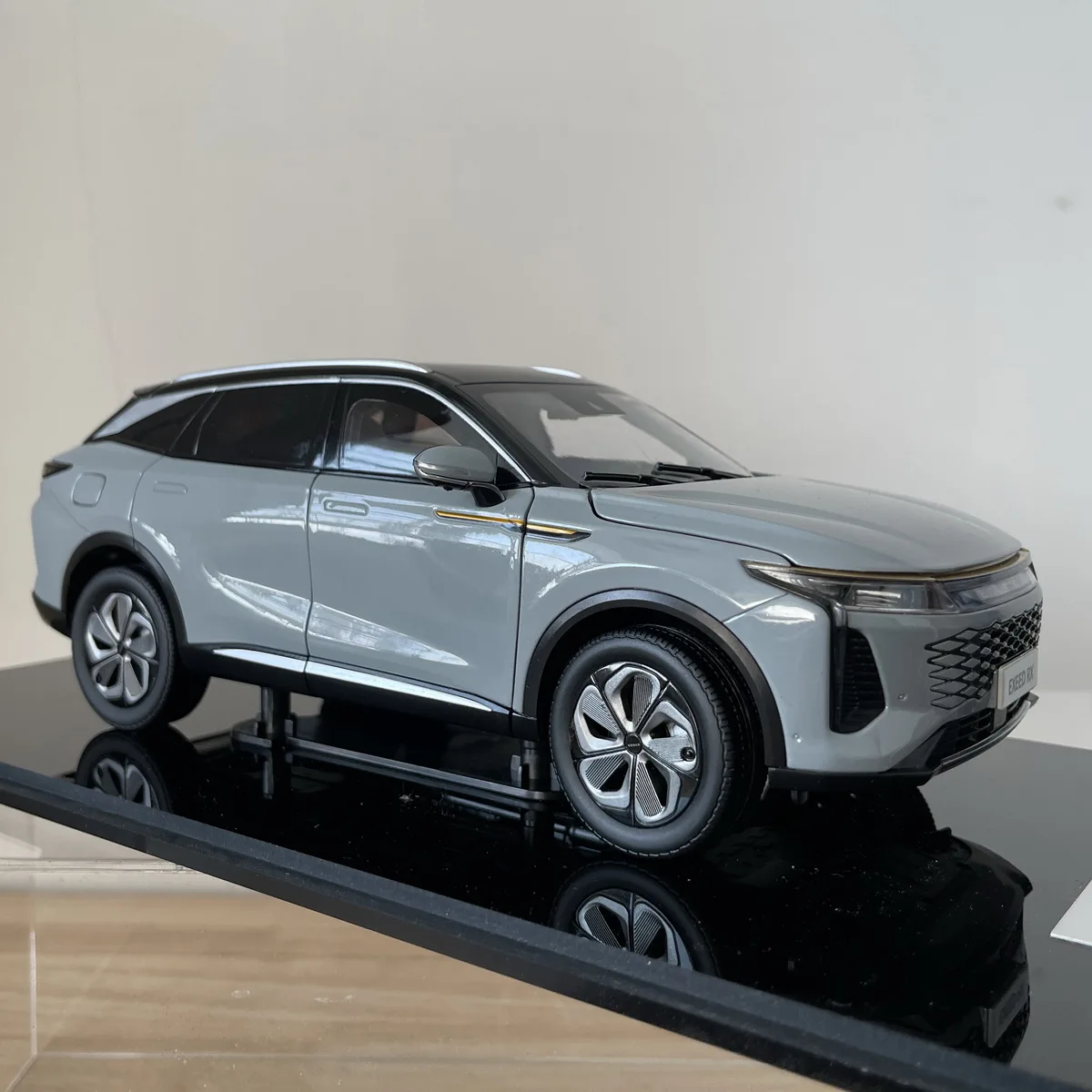 Exeed RX Micromodel,Die-Cast Metal Replica,Chery Omoda C9 Alloy Car Model, Display, Desktop Decoration,grey,black,1: 18