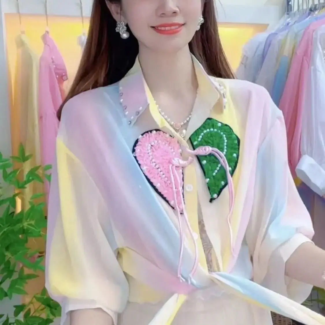 Camisa protetora solar fina cor arco-íris feminina verão amor decoração estilo nacional fivela miçangas decoração camisa solta