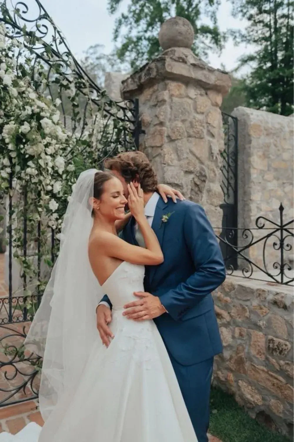 SoDigne Elegant A Line Wedding Gown 2024 Strapless Sleeveless 3D Flower Women Wedding Dresses Satin Brides Dress Customized