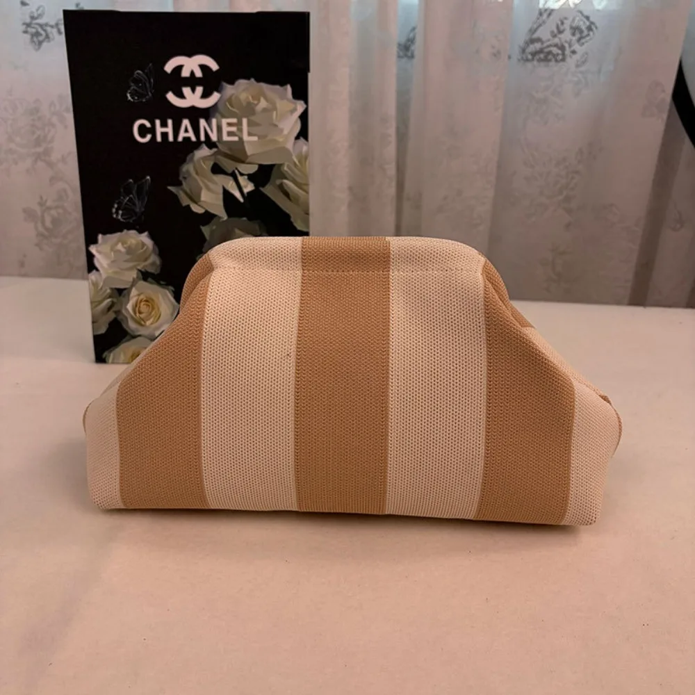 Europäische und amerikanische trendige, heiß begehrte Damen-Kosmetiktasche mit Streifenmuster, Stricktasche, Mädchen-Strandtasche im Wolken-Design – Detail 8