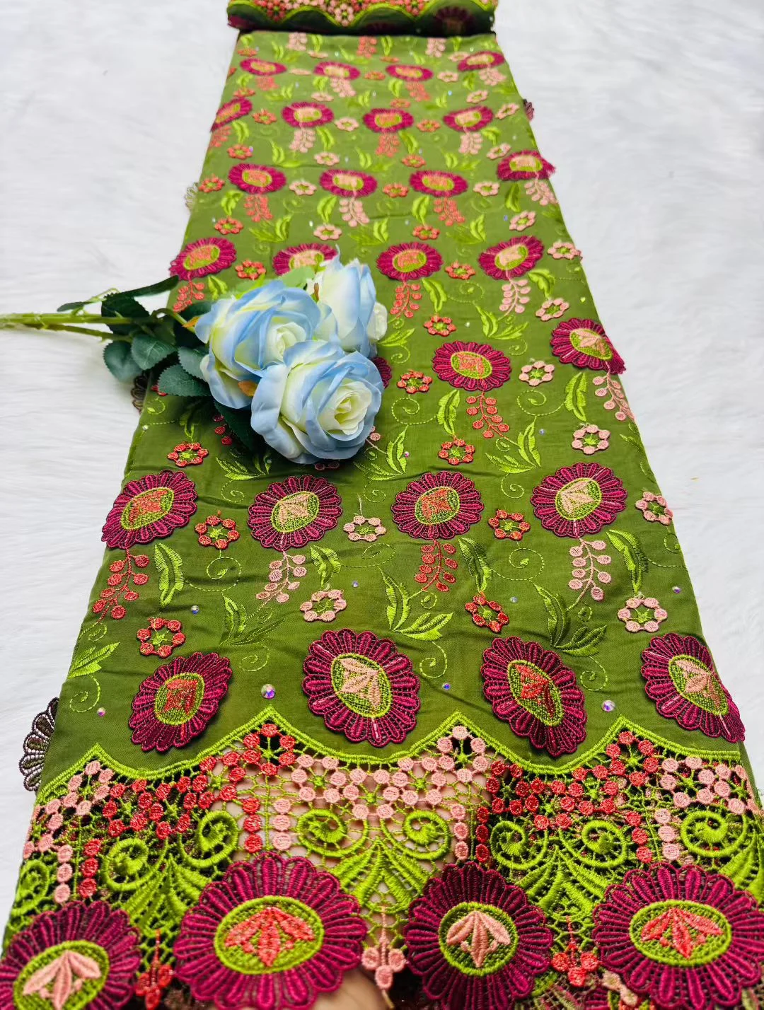 

Swiss Voile Lace Fabric with 3D Flower Applique And Stones Super Quality African Wedding Dress Lace 2026