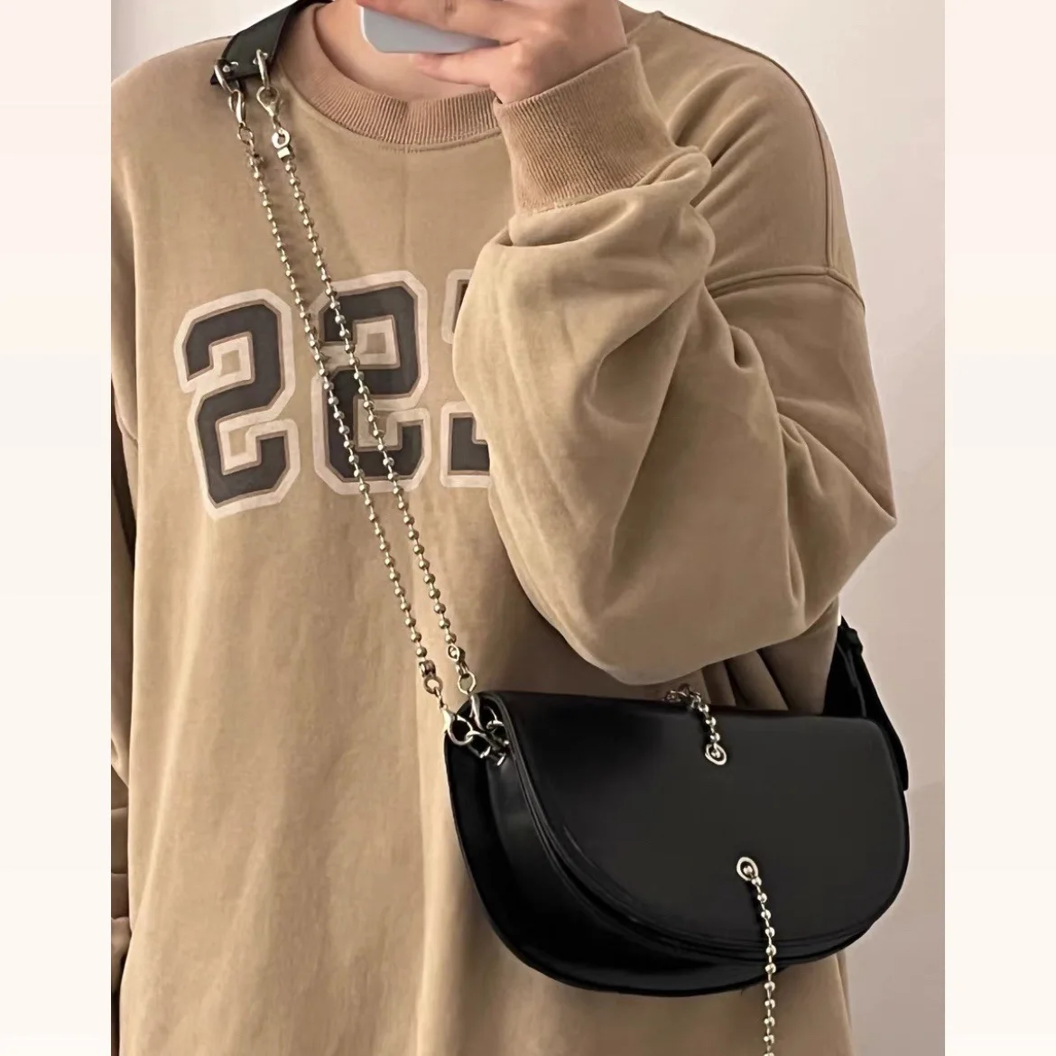

Fashion Chains Saddle Bag Half Moon Handbags and Purses Designer Brands Shoulder Crossbody Bags for Women Wide Strap Tote Chic