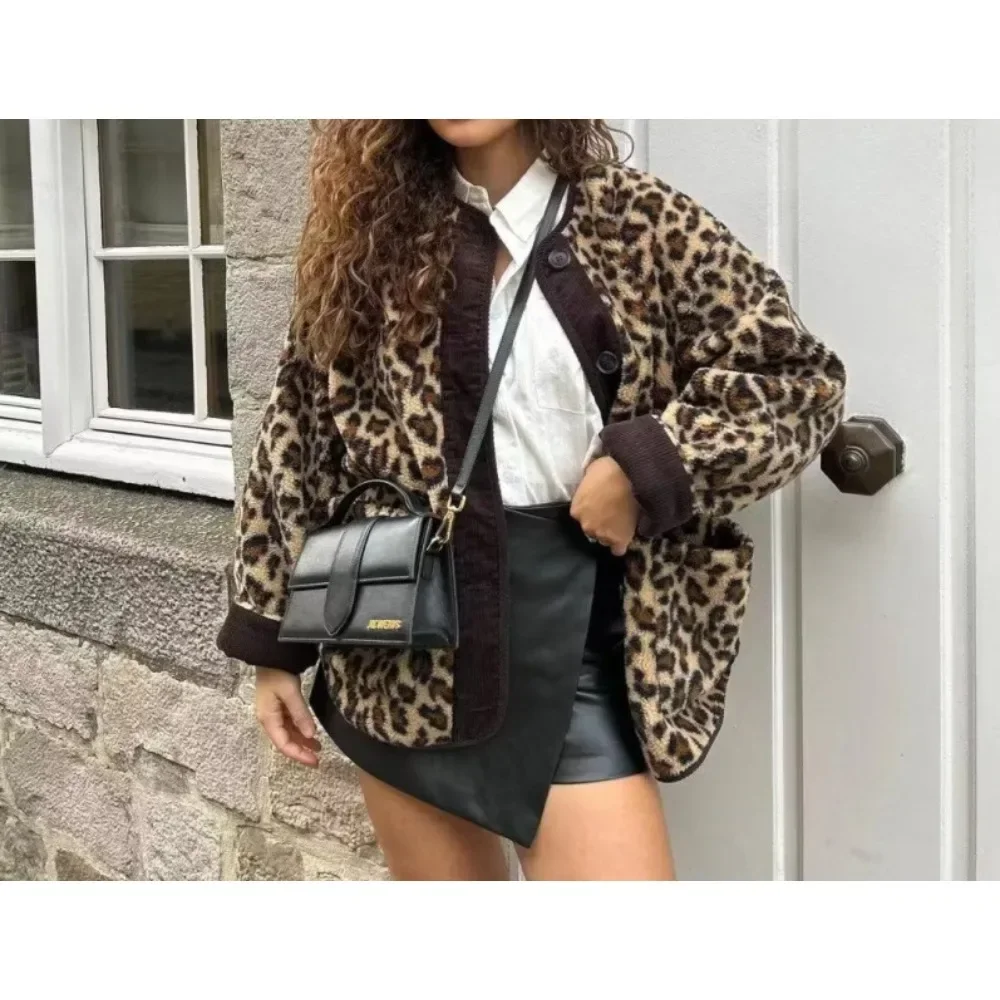 

2024 Women Fashion Leopard Print Coat Warm Pockets Wool O-neck Single Breasted Loose Jackets Female Chic Vintage Outerwear