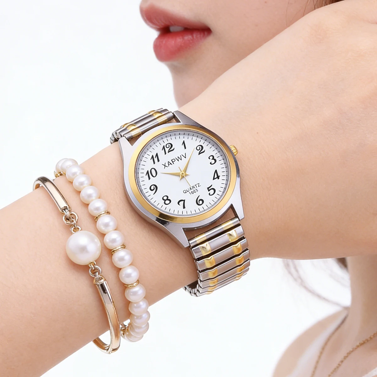 

Fashionable Couple's Quartz Watch with Stylish Digital Dial and Elastic Strap for Daily Commuting and Casual Wear