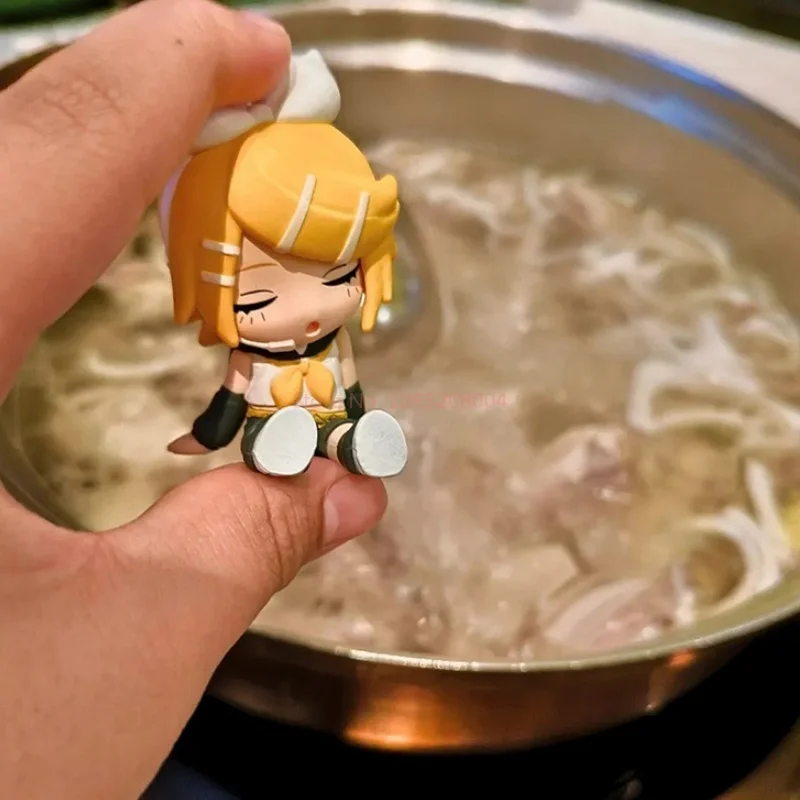 Genuine Capsule Toys Anime Figure Mini Hatsune Miku Shoulder To Shoulder Megurine Luka Kagamine Rin Len Twist Egg Ornament Toys