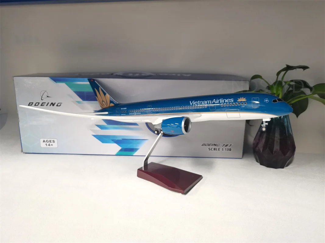 

1/130 Scale 47cm Airplane B787 Dreamliner Aircraft Vietnam Airlines Model With Light & Wheels Resin Diecast Airplane home Gift