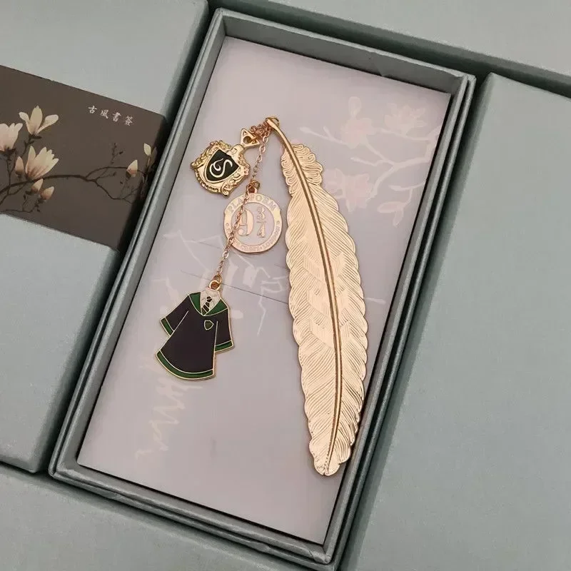 Harried Potter Exquisite Bookmark Gold Feather Snitch Hogwarts Hufflepuff Ravenclaw Slytherin Gryffindor Pendant Tassel Bookmark view 3