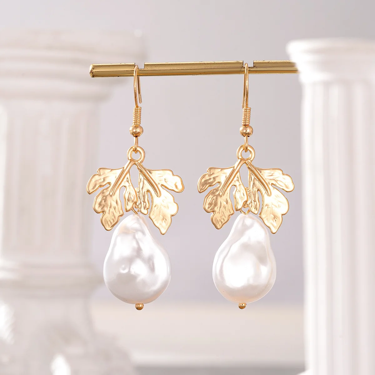 Gold Color Shell Imitation Pearl Stud Earrings for Women Girls Trendy Leaf Drop Ear Hook Wedding Jewelry Xmas Gift Aretes