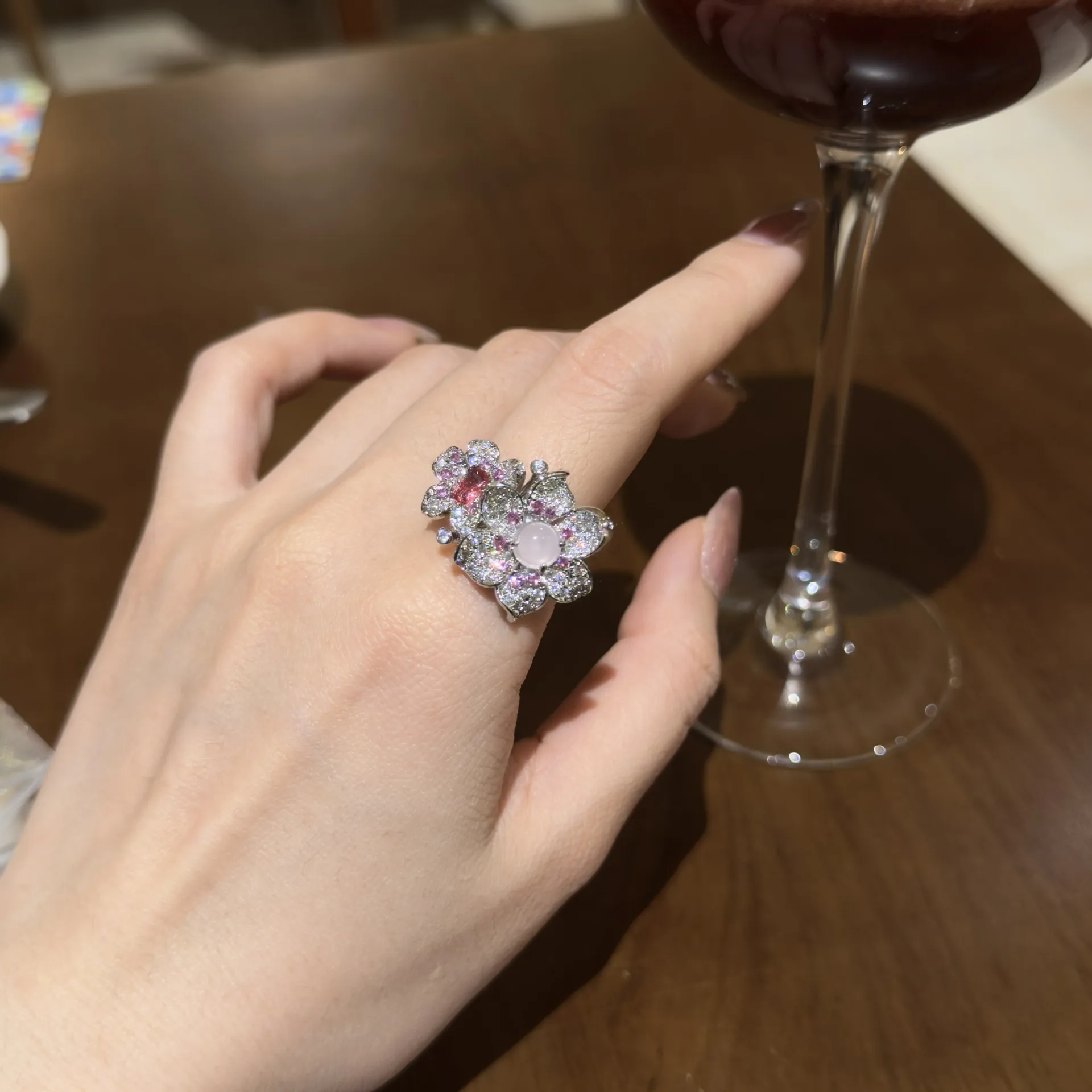 

Роскошные изысканные кольца с натуральным халцедоном и бриллиантами в форме двойного цветка для женщин, высококачественное элегантное кольцо с лепестками, свадебные украшения